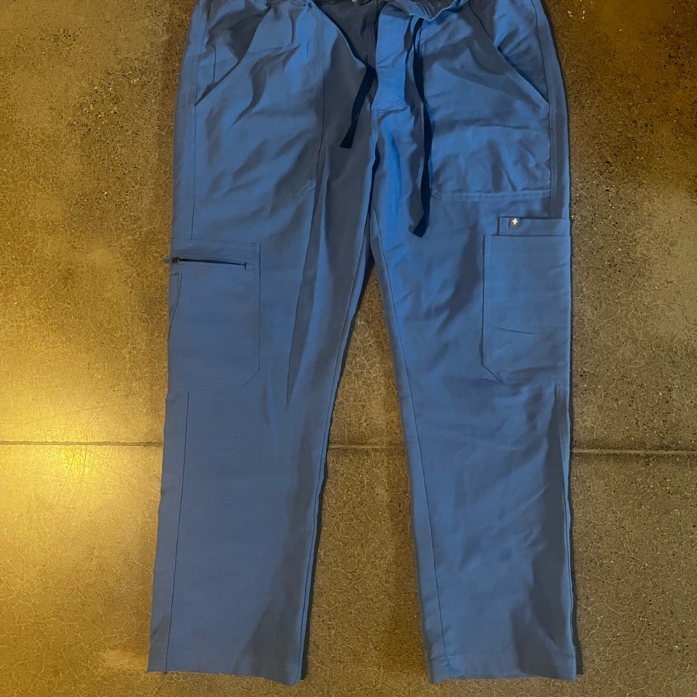 Figs Men's Cairo Scrub Pants Medium Small (M/S) in Ceil Blue